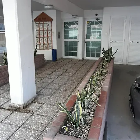 104 Frixos Roula Court Lägenhet