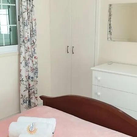 104 Frixos Roula Court Апартаменты *